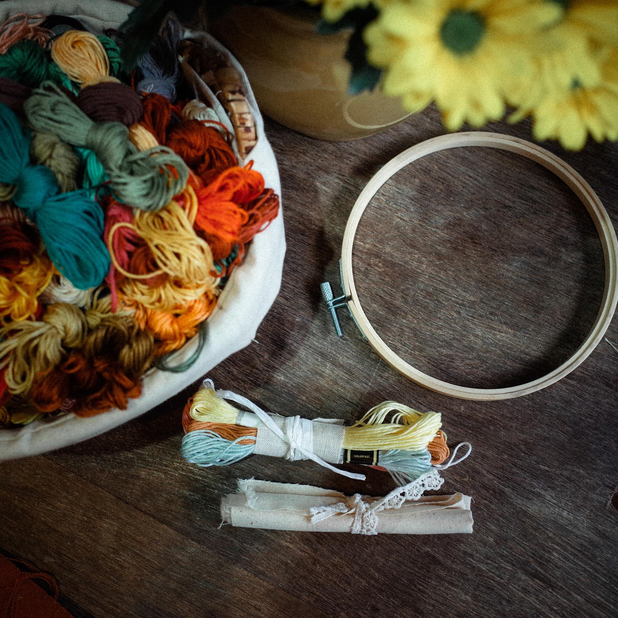 atelier with hoops and threads on wooden table